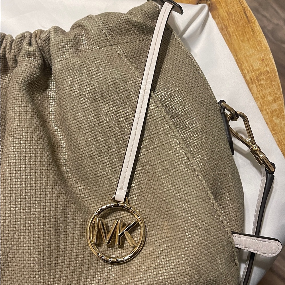 Michael Kors   Hobo Bag with white handle - Picture 12 of 16